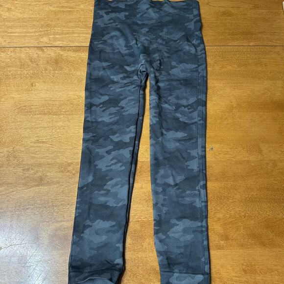 SPANX Seamless Camo Cropped Leggings Size Medium M Compression Capri Stretch - Picture 1 of 7